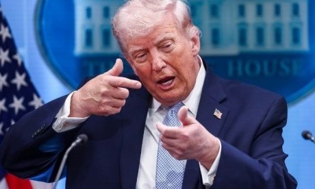 Απειλή Τραμπ: Εφοδιάζουμε τα πλοία με τα καλύτερα όπλα, χωρίς συμφωνία θα τα χρησιμοποιήσουμε