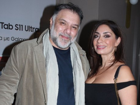 Η συγκινητική αφιέρωση του Γρηγόρη Αρναούτογλου στη μητέρα του & η 1η εμφάνιση με τη Νάνσυ του