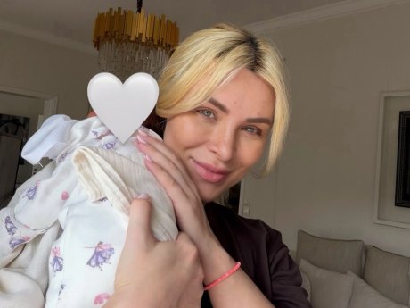 Γιατί η Κατερίνα Καινούργιου αποφάσισε να απαντήσει στους haters για τη φωτογραφία με την κόρη της;