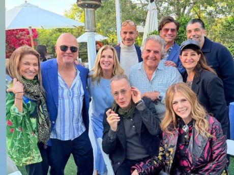 John Stamos, Nia Vardalos, Tom Hanks & Rita Wilson στο δικό τους ορθόδοξο Πάσχα στο Los Angeles