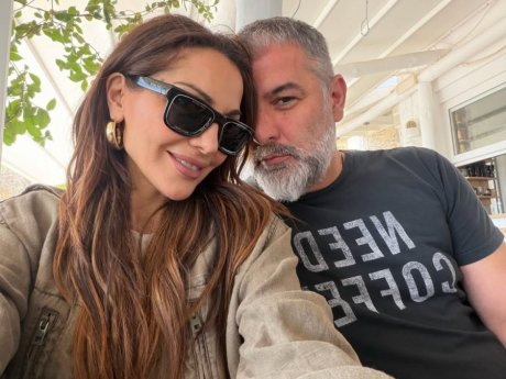 Βανδή – Μπισμπίκης: Το πασχαλινό άλμπουμ από την Κρήτη και το τρυφερό «παράπονο» της Μελίνας