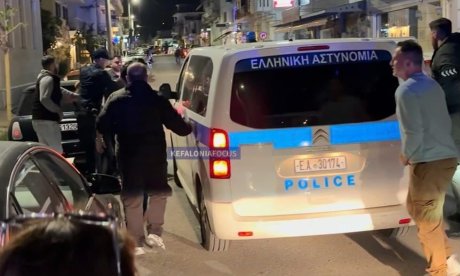 Κεφαλονιά: «Δολοφόνοι» φώναζε το πλήθος στους 3 προφυλακισθέντες - Τους έβγαλαν από την πίσω πόρτα