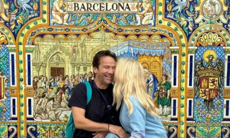 Μενεγάκη: Oι νέες φωτό από Ισπανία είναι μαγικές & ποζάρει τραγουδώντας... Bamboleo, bambolea...