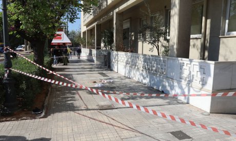 Νεκρή 51χρονη που έπεσε στο κενό από τον δεύτερο όροφο του υπουργείου Τουρισμού