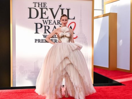 Ανακαλύψαμε το ακριβές κραγιόν της Emily Blunt στην πρεμιέρα του «The Devil Wears Prada 2»
