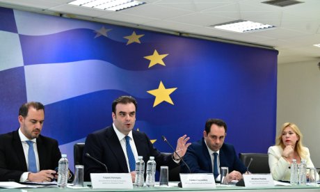Νέα μέτρα στήριξης: Ο Πιερρακάκης εξειδίκευσε το πακέτο - Δείτε αναλυτικά