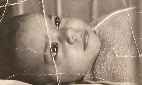 Γίνεται 48 ετών: Το μωρό της φωτό είναι σπουδαία ηθοποιός που έχει γενέθλια σήμερα-Την αναγνωρίζετε;