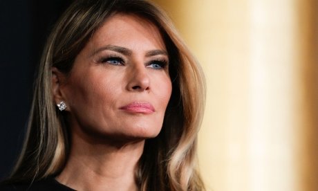 Σκάνδαλο Έπσταϊν: Το μυστηριώδες USB που έστειλε η Μάξουελ στη Μελάνια μετά τη συνέντευξη Τύπου