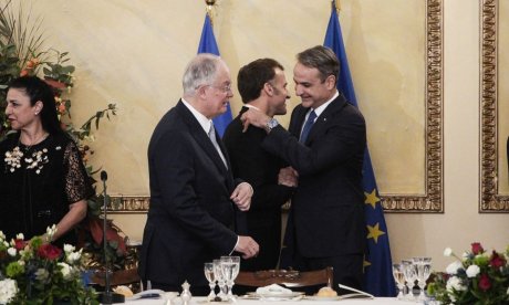 «Αν απειληθείτε, είμαστε εδώ»: Ο Μακρόν δίνει γραμμή αποτροπής