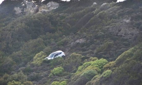 Τρόμος στη Ρόδο: Άνδρας προσπάθησε να ρίξει στο γκρεμό την εν διαστάσει σύζυγό του και το παιδί τους