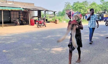 Απόδειξη θανάτου: Ξέθαψε την αδελφή του και πήγε με τον σκελετό της στην τράπεζα για ανάληψη