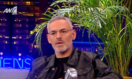 Συγκινεί ο Νίκος Συρίγος: «Είναι μια μεγάλη πληγή για μένα η ιστορία της μάνας μου»