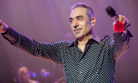 Νότης Σφακιανάκης: Δεν πήγε στην κηδεία της αδερφής του αλλά ραγίζουν καρδιές τα λόγια στο στεφάνι