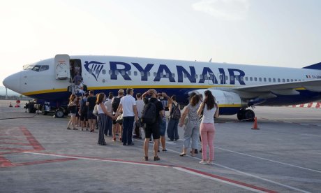 Ryanair: Κλείνει και επίσημα τη βάση στη Θεσσαλονίκη, περικοπή δρομολογίων και στην Αθήνα
