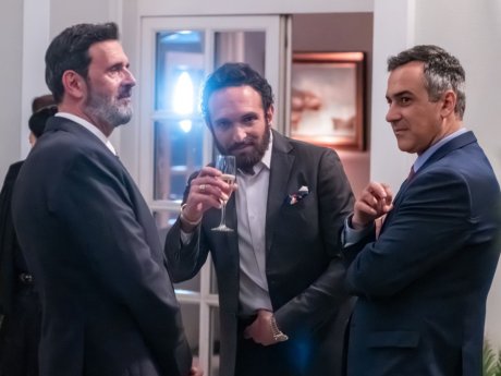 Η επιστροφή του Παπαδοκωνσταντάκη στην TV με τη Σύγκρουση και οι νέες φωτο από τα γυρίσματα