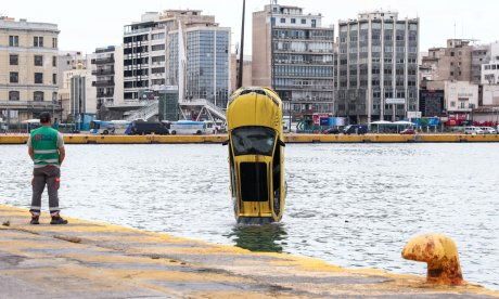 Τραγωδία στον Πειραιά: Νεκρός ο οδηγός ταξί που έπεσε στη θάλασσα