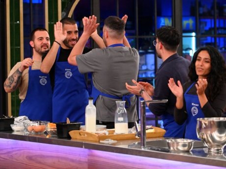 Αντιδράσεις στο MasterChef παρά τη νίκη των μπλε: Το φαβορί για τελικό απέτυχε στην πιο απλή συνταγή