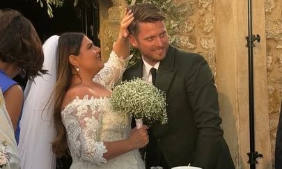 Δανάη Μπάρκα – Φάνης Μπότσης:  «Αγάπη που ριζώνει» - Η πρωτότυπη μπομπονιέρα που ξεχώρισε