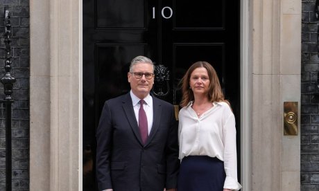 Παραιτήθηκε από την πρωθυπουργία o Στάρμερ: Ανοίγει τον δρόμο για τον Μπέρναμ