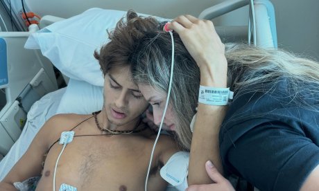 Σταύρος Φλώρος: Η συγκινητική ανάρτηση από το νοσοκομείο με τις αδελφές του στο πλευρό του