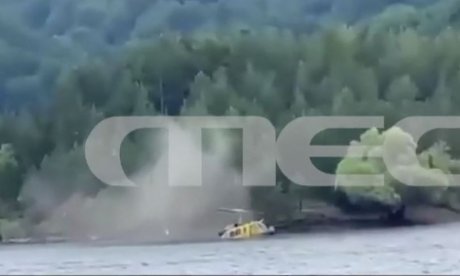 Βίντεο ντοκουμέντο: Η πτώση του πυροσβεστικού ελικοπτέρου - Κολύμπησαν για να σωθούν οι χειριστές