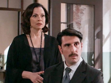 «Υπόκλιση στη Λαμπρόγιαννη»: Το κοινό του Grand Hotel την αποθέωσε στις δύο τελευταίες της σκηνές