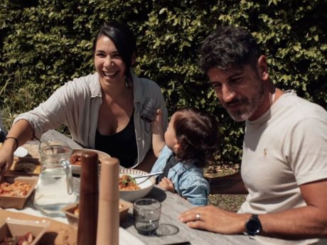 Ο Φίλιπ Βάκος του MasterChef με τη σύζυγό του Ελίνα και τον γιο τους: Μαζί ξανά, μετά από 5 μήνες