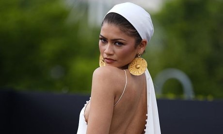 Zendaya σαν αρχαία Ελληνίδα θεά στην πρεμιέρα της «Οδύσσειας» - Μάγεψε στο πλευρό του Τομ Χόλαντ