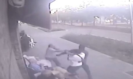 Σκληρό βίντεο: Γκαμπονέζος μαχαιρώνει χωρίς λόγο 20 φορές τουρίστα στο Μιλάνο - «Το απόλαυσα...»