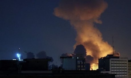 Ο αμερικανικός στρατός πραγματοποιεί πλήγματα κατά του Ιράν - Αναφορές για εκρήξεις