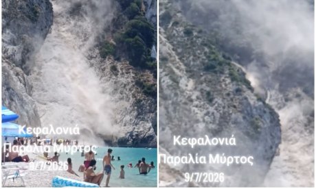 Δείτε βίντεο: Έπεσαν βράχοι στην παραλία Μύρτος της Κεφαλονιάς
