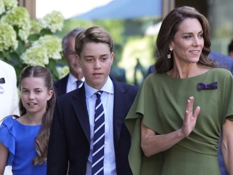 Το dress core ανάγκασε τον Πρίγκιπα George να φορέσει κοστούμι στον καύσωνα