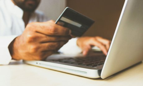 Χάκερ «άδειασαν» το e-banking ζευγαριού: Το Πρωτοδικείο υποχρεώνει την τράπεζα να τους αποζημιώσει
