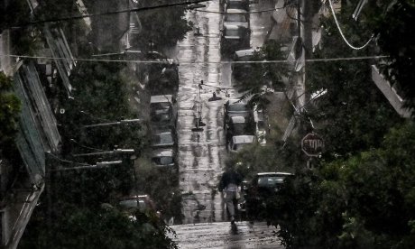 Στο έλεος της κακοκαιρίας η Αττική: Ισχυρή καταιγίδα πλήττει αυτή την ώρα το λεκανοπέδιο - Βίντεο