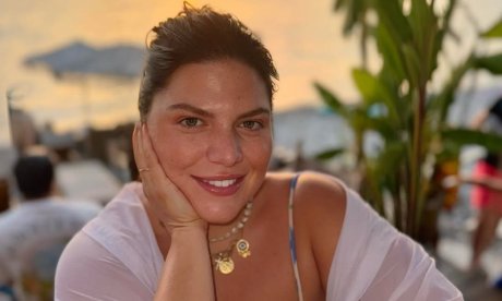 Μεγάλη αλλαγή εν μέσω καλοκαιριού για την Μπάρκα -  Το νέο κούρεμα & η απόχρωση που της πάνε πολύ!