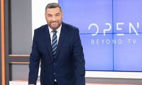 «Δεν βαρυγκόμησα ούτε μια στιγμή»: Το συγκινητικό αντίο του Μάνου Νιφλή στο φινάλε της Ώρας Ελλάδος