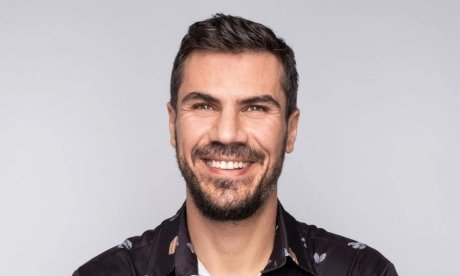Αποκλειστικό: Ο Άκης Πετρετζίκης υπέγραψε με τον ΣΚΑΙ για τα επόμενα 3 χρόνια!