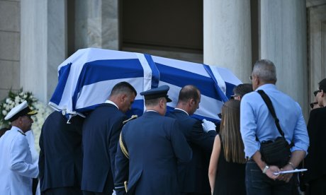 Ιωάννης Βαρβιτσιώτης: Συγκίνηση στον τελευταίο αποχαιρετισμό στη Μητρόπολη Αθηνών - Εικόνες