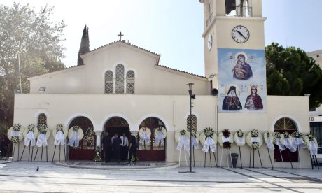 Κηδεία Δημήτρη Κόκοτα: Οι πρώτες εικόνες από την εκκλησία - Η συγκινητική κίνηση της οικογένειας
