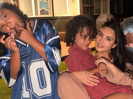 «Ο δικός μας Spidey»: Η Kim Kardashian μας δείχνει την νέα εμμονή του γιού της, Psalm