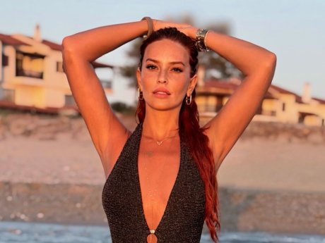 Σίσσυ Χρηστίδου: Τα 2 stories από την Ερείκουσα που «πρόδωσαν» τις διακοπές με τον σύντροφό της