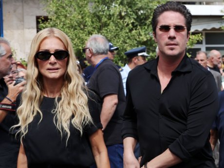 Οι δύο συγκλονιστικοί επικήδειοι για τον Γιώργο Μαζωνάκη: «Έδωσε αγάπη χωρίς αντάλλαγμα»