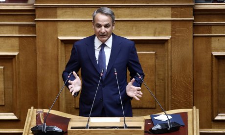 Σφοδρή επίθεση Μητσοτάκη σε ΠΑΣΟΚ, Ανδρουλάκη για τη Συνταγματική Αναθεώρηση