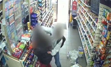 Σκληρό βίντεο: Η στιγμή που 14χρονος μαχαιρώνει κορίτσι που αρνήθηκε να βγει ραντεβού μαζί του