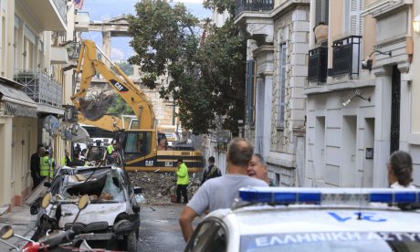 Πλάκα: Η λάμπα του μπάνιου στον δεύτερο όροφο πίσω από την τραγωδία με τους έξι νεκρούς;