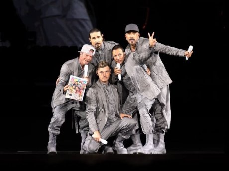 Backstreet’s back, alright: Οι Millennials ταξιδεύουν στο Düsseldorf για να γίνουν ξανά 16