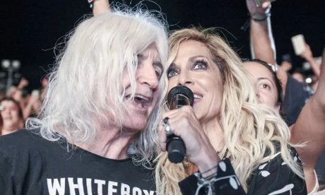 Κόλαφος ο Νίκος Καρβέλας - «Αυτή δεν είναι η Άννα που ήξερα, αγάπησα και θαύμασα»