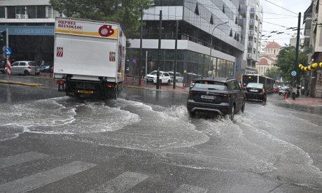Κακοκαιρία: Κλειστοί δρόμοι στην Αττική λόγω βροχής - Για ποιες περιοχές έρχεται δύσκολη νύχτα