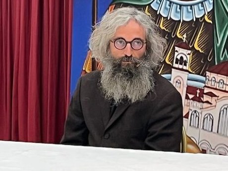 Ο αγνώριστος Άρης Σερβετάλης σε μία σπάνια εξομολόγηση για την πίστη του & τη νέα του σειρά