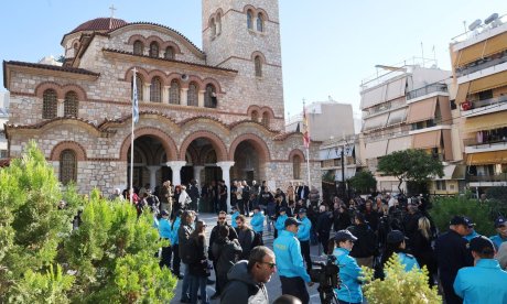 Μνημόσυνο Μαζωνάκη: Πλήθος απλού κόσμου και επώνυμοι φίλοι στη Νίκαια - Αυξημένα τα μέτρα ασφαλείας